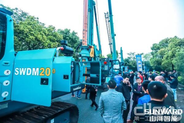 {賭馬}(山河智能挖掘机)